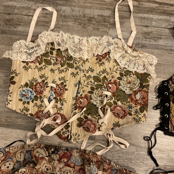 Women’s curvy corsets bundle - Picture 5 of 10